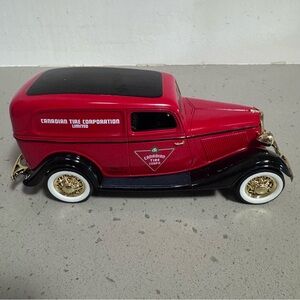 Liberty Classics 1999 Canadian Tire 1934 Ford delivery sedan money bank.